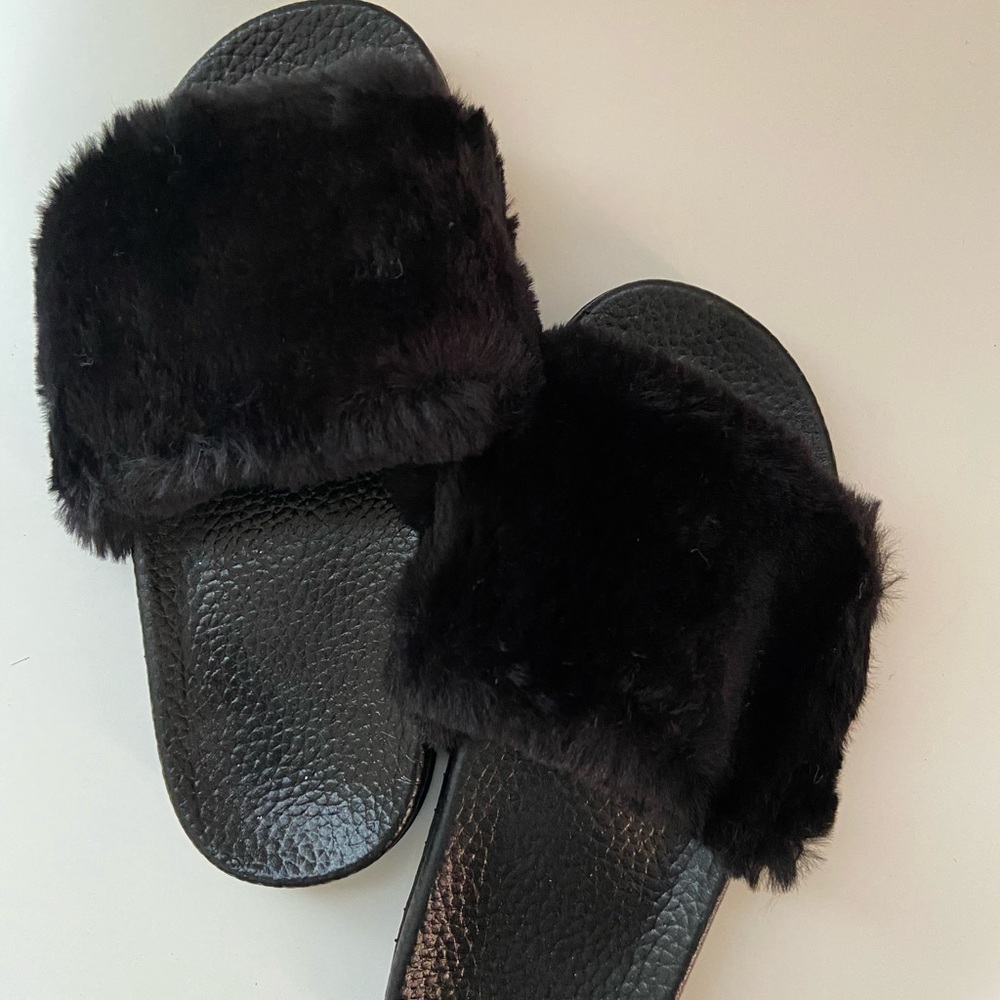 Black Fur flip flops